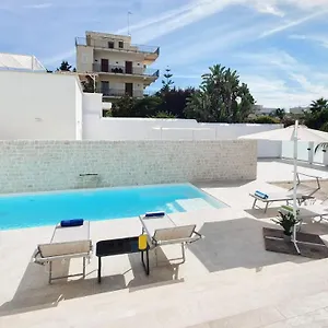 Mediterranea - Seaview, Pool & Garden Apartament Bari